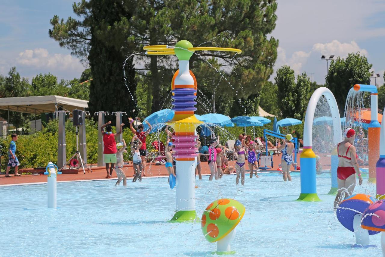 San Francesco Camping Village Дезенцано-дель-Гарда Экстерьер фото