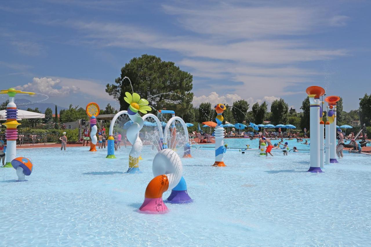 San Francesco Camping Village Дезенцано-дель-Гарда Экстерьер фото