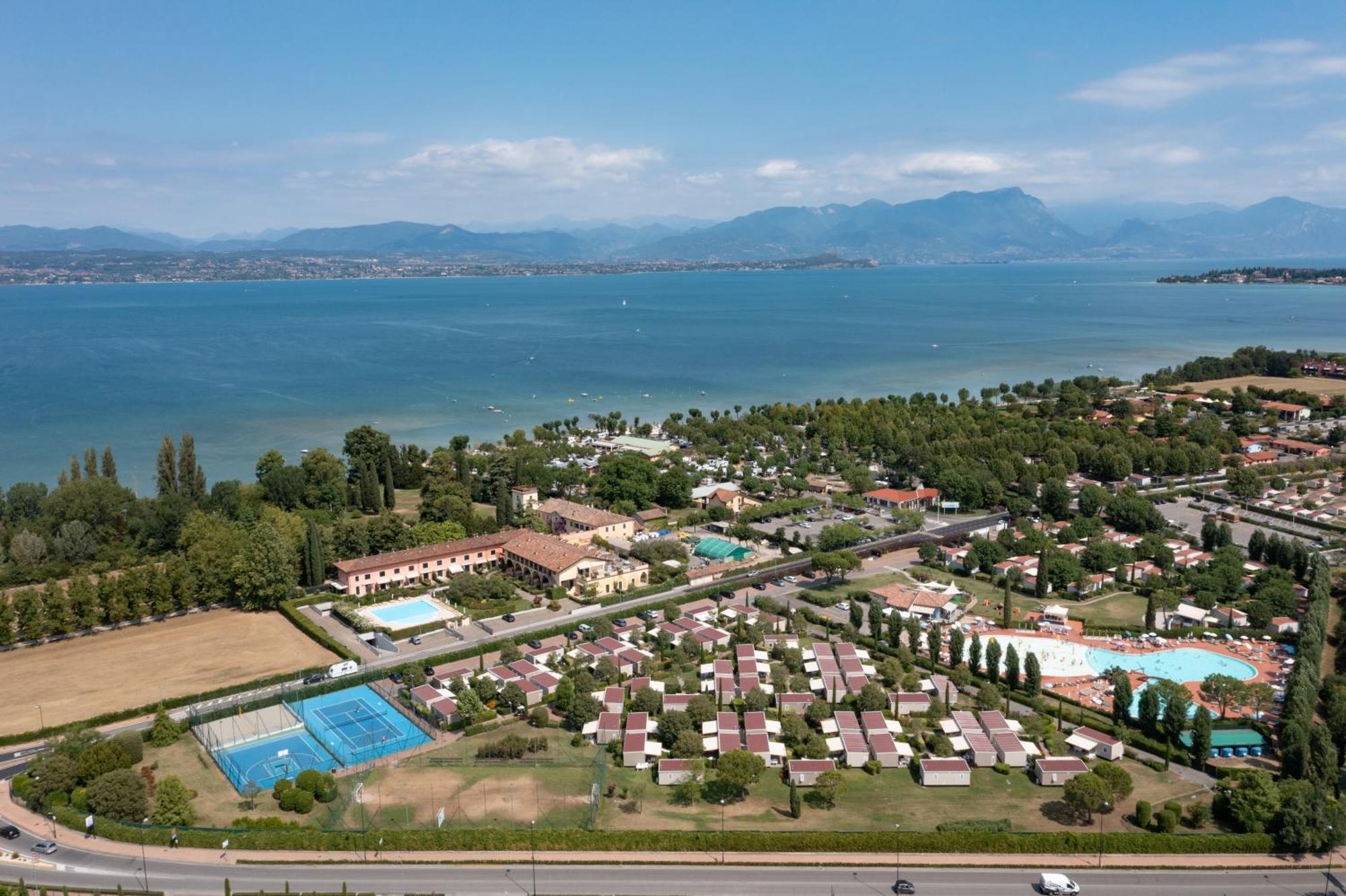 San Francesco Camping Village Дезенцано-дель-Гарда Экстерьер фото